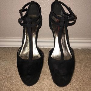 Platform strapy heels